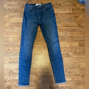 𝅺Hollister Women’s Curvy High Rise Super Skinny Jeans Size 9L Raw Hem Denim